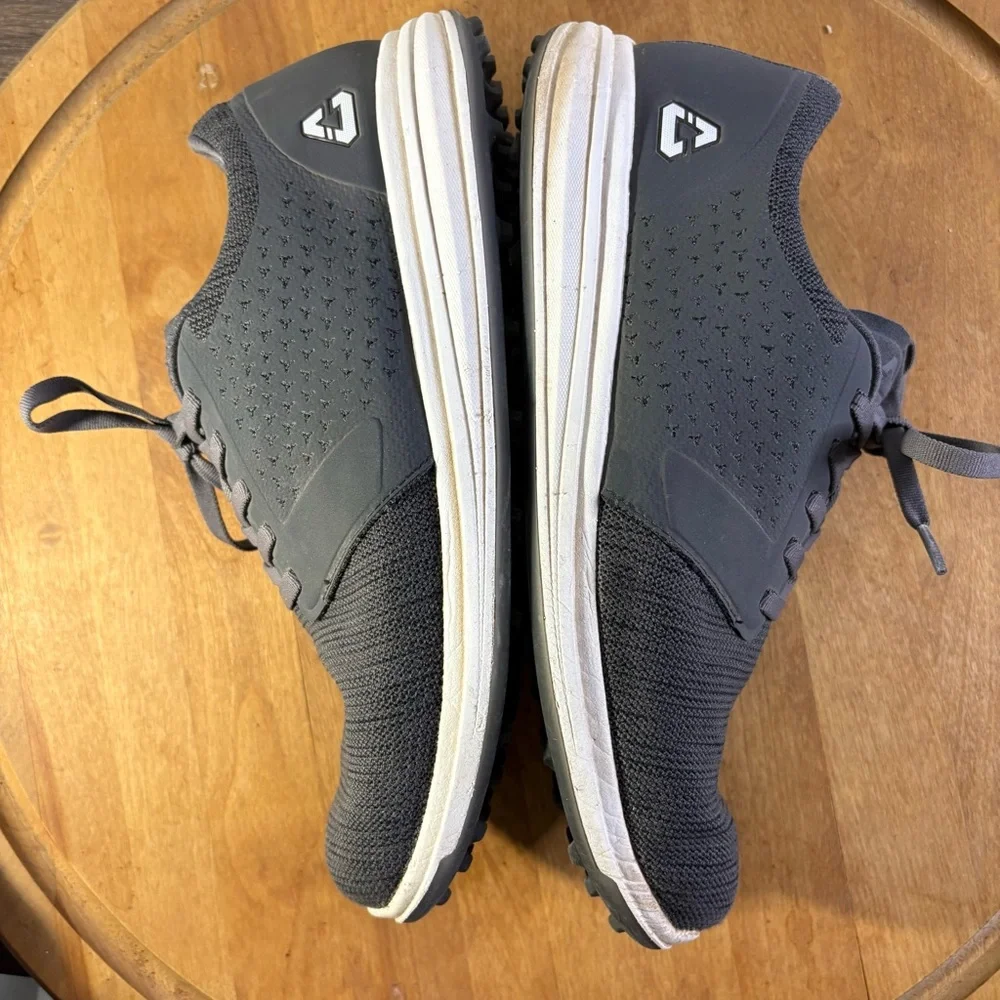 Travis Matthew‎ Cuater The Moneymaker Spike-less Golf Shoes Men’s 9 Gray Lace-Up